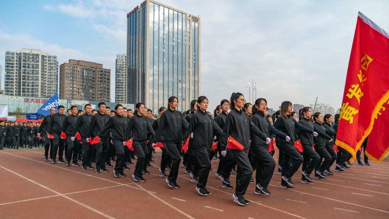 全民運動會 黃發(fā)展風采(圖2)